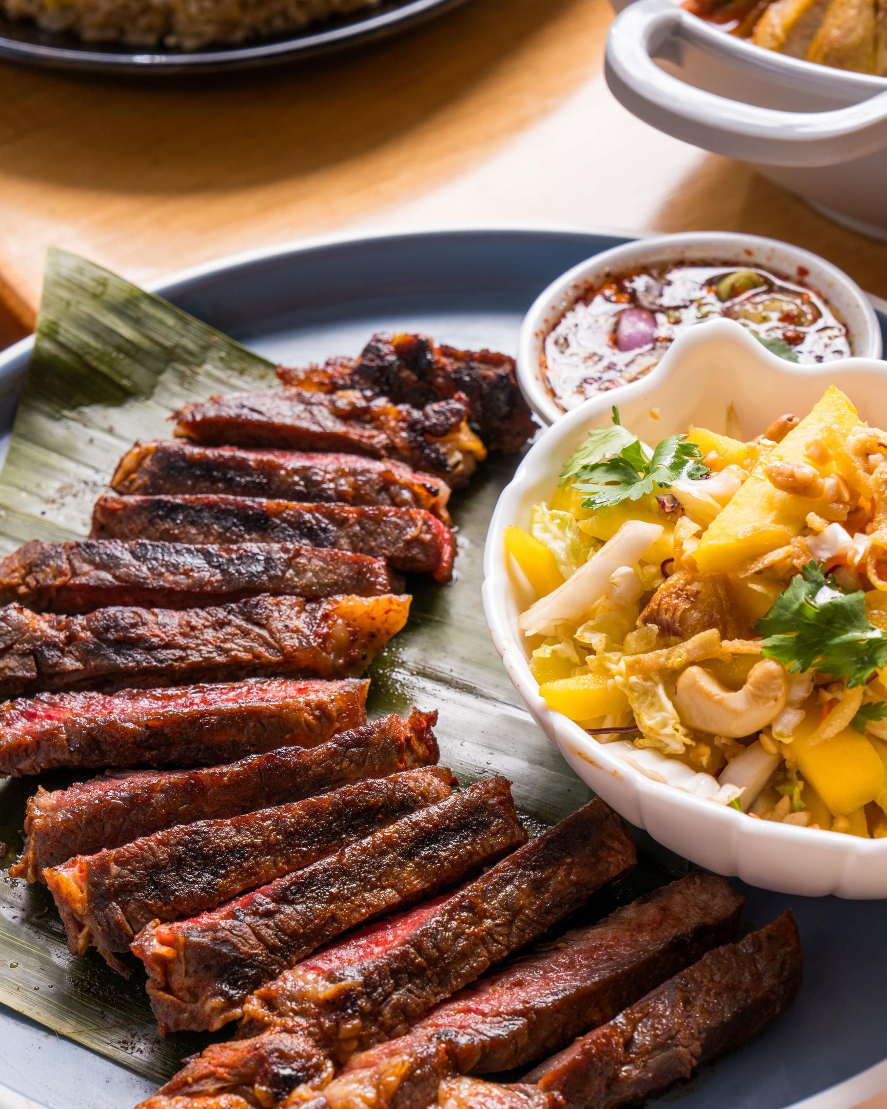 SuerRongHai Thai Sirloin Steak w/ Mango & Rice