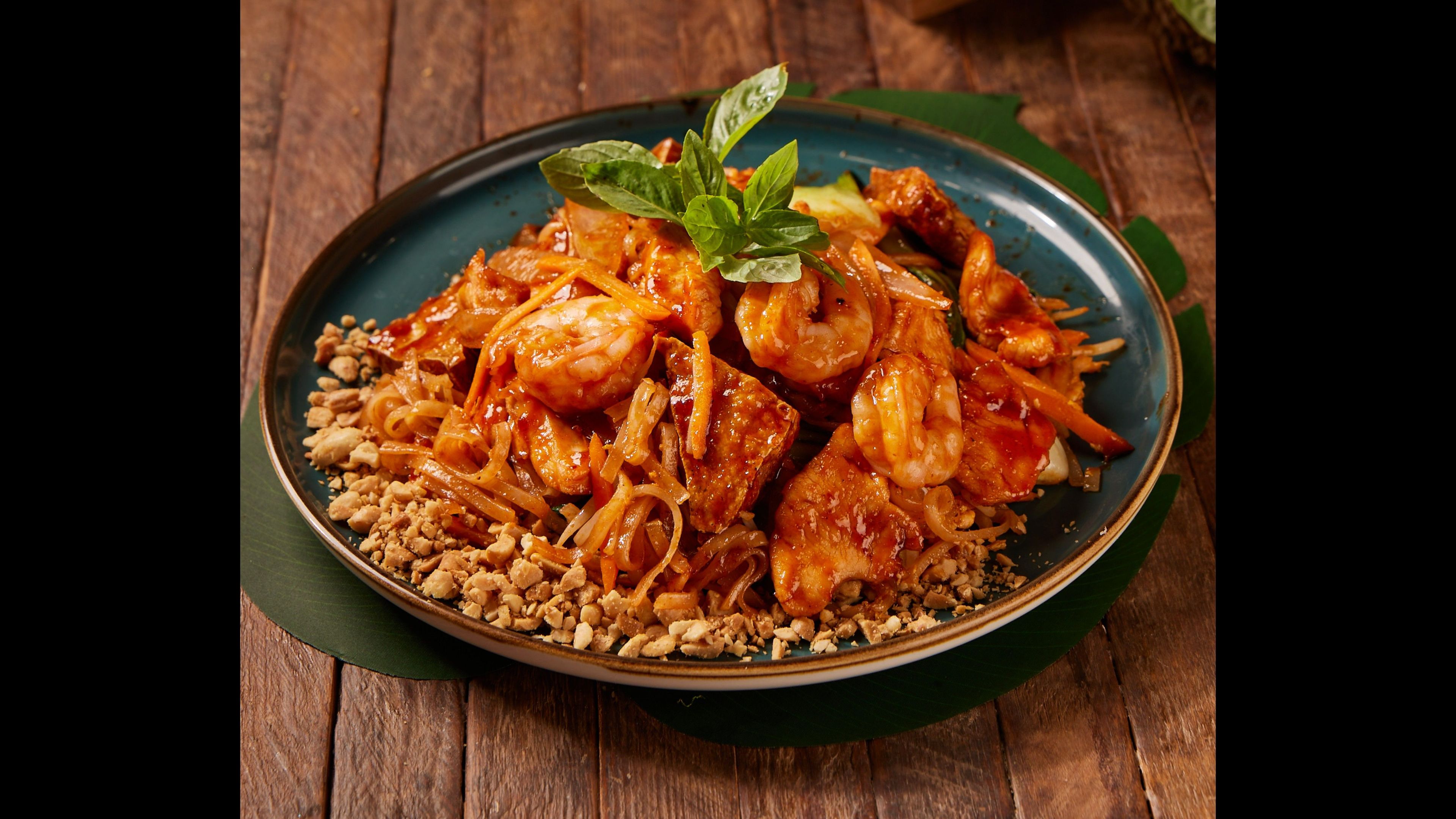 F03L. Chicken & Shrimp PadThai