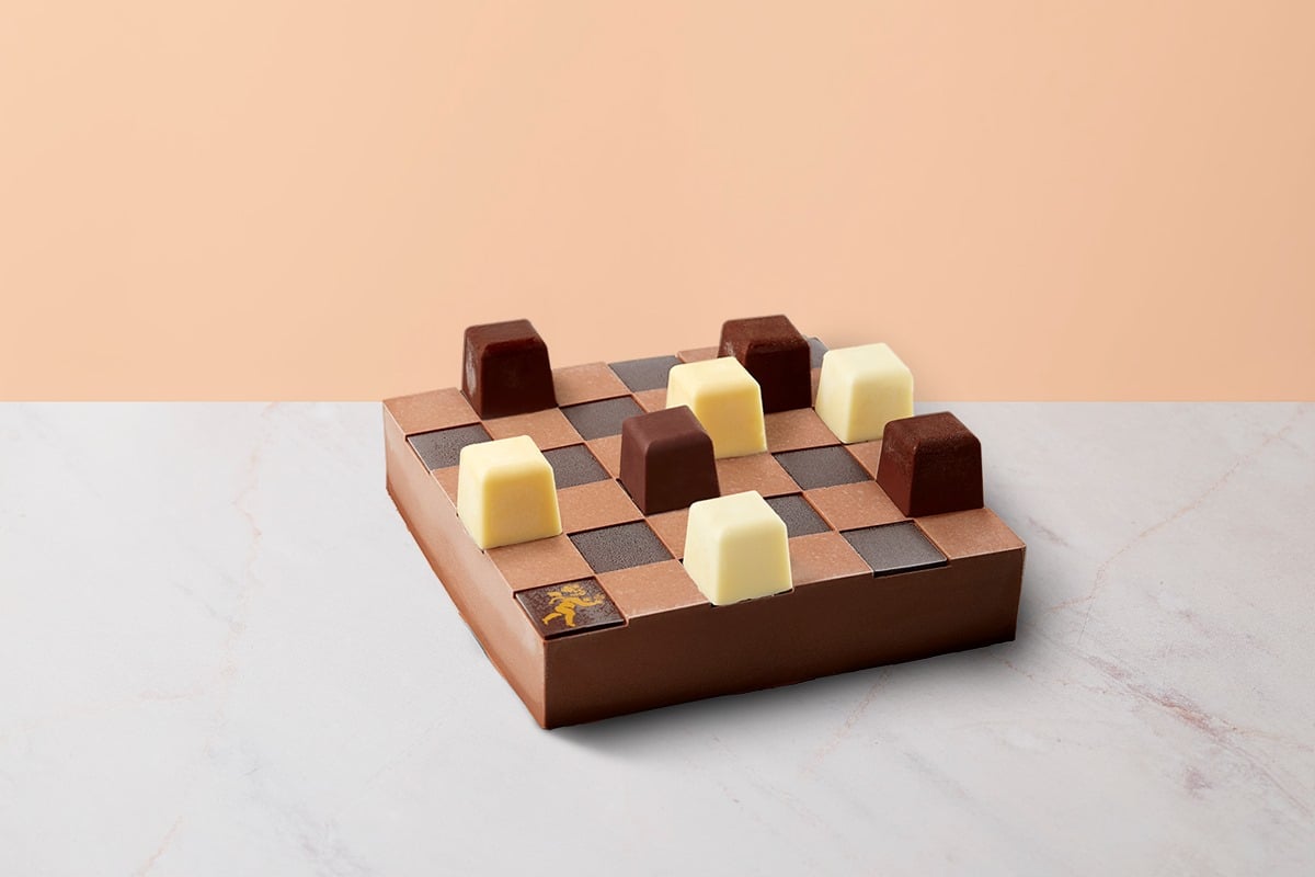 Il Gioco Gelato Cake. Serves 8 People