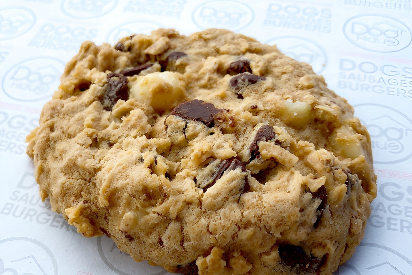 Royale Cookie (macadamia nuts, fresh coconut and semisweet chocolate)