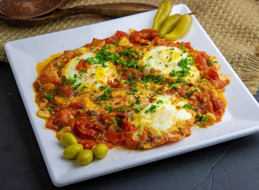 Galayet Bandora with 3 Eggs (Shakshuka)
