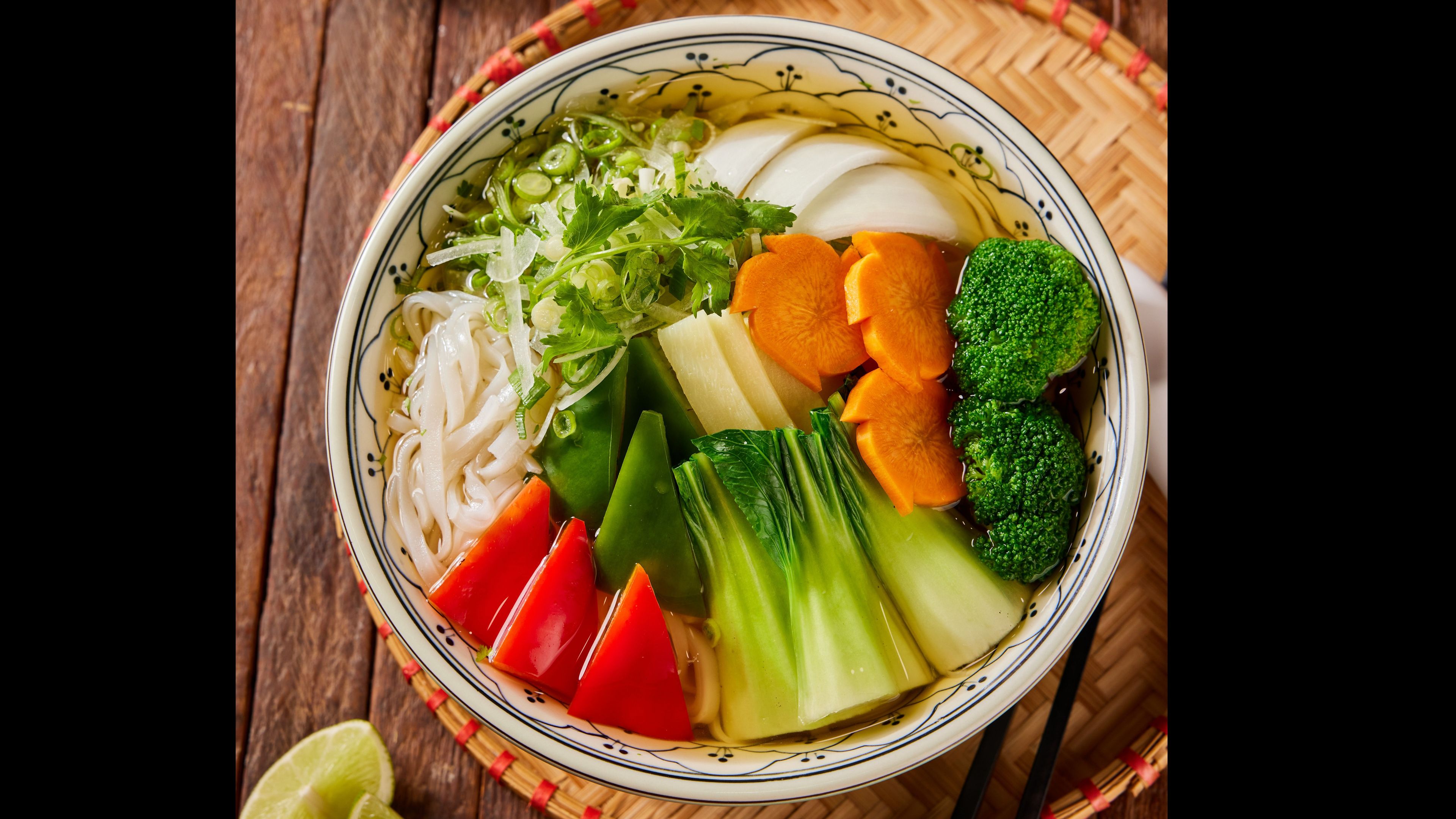 P20L.(PHO) VEGE Beef Soup